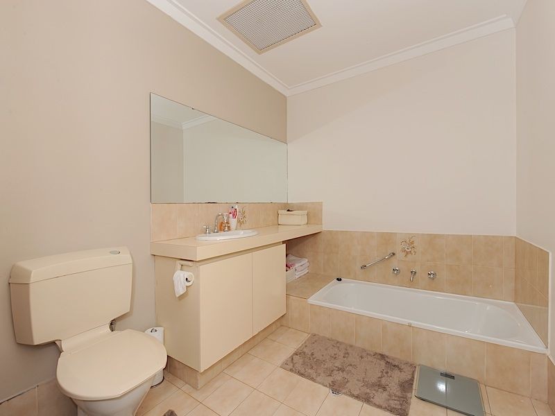 1A Howlett Place, Leeming WA 6149