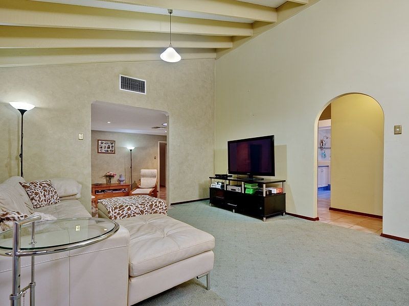 19 Harrington Crescent, Leeming WA 6149