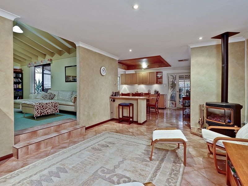 19 Harrington Crescent, Leeming WA 6149