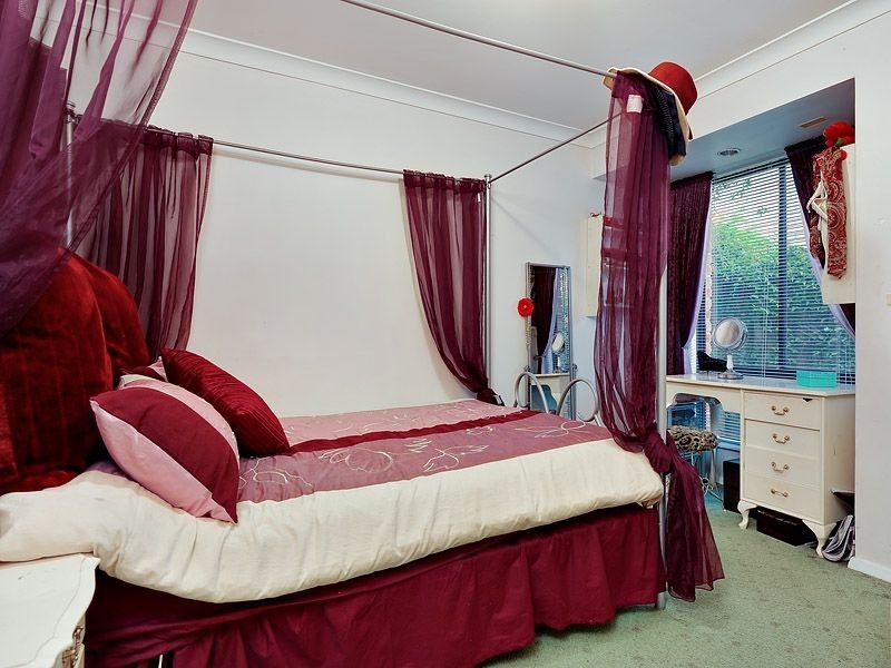 19 Harrington Crescent, Leeming WA 6149