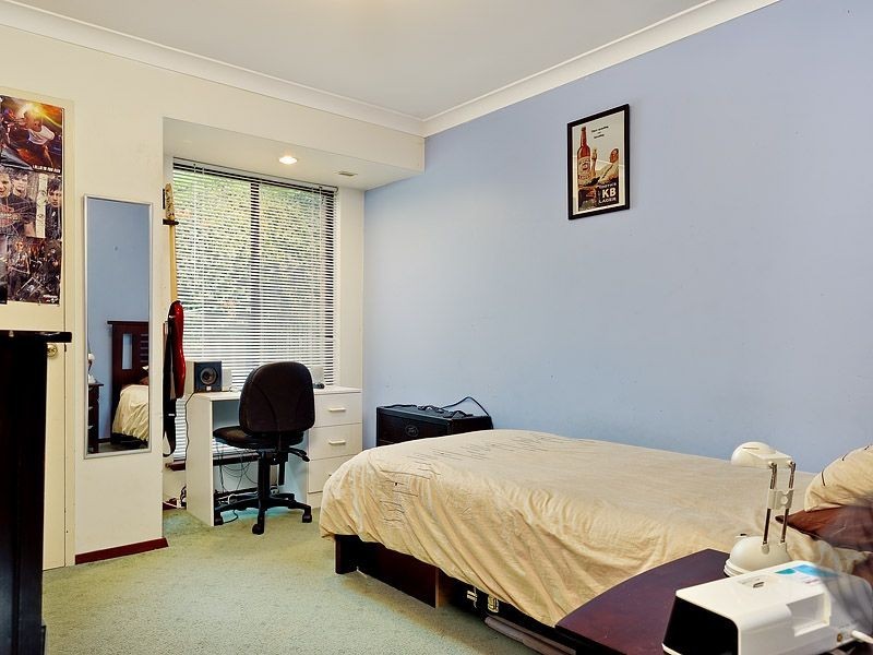 19 Harrington Crescent, Leeming WA 6149