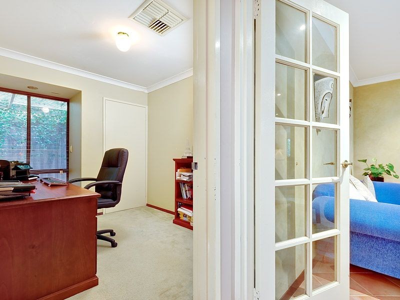 19 Harrington Crescent, Leeming WA 6149