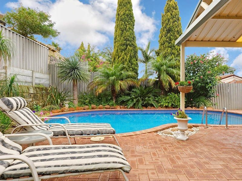 19 Harrington Crescent, Leeming WA 6149