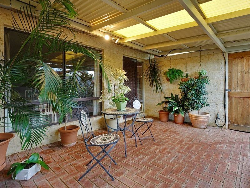 19 Harrington Crescent, Leeming WA 6149