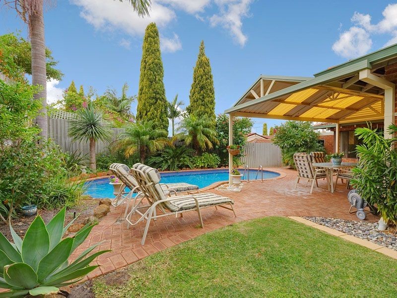 19 Harrington Crescent, Leeming WA 6149