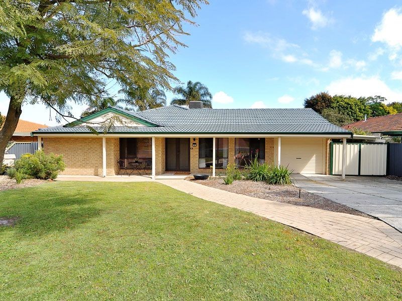 6 Peggs Place, Leeming WA 6149