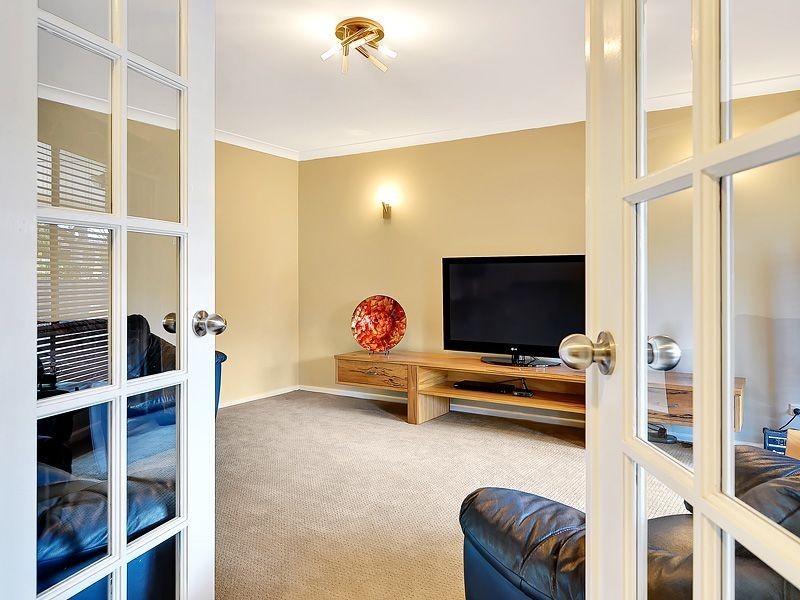 6 Peggs Place, Leeming WA 6149