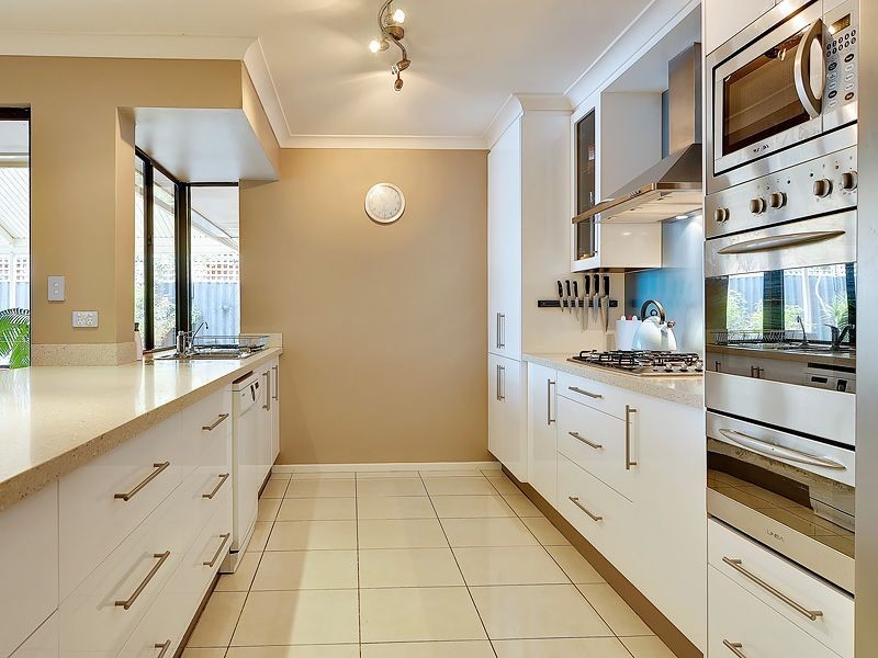 6 Peggs Place, Leeming WA 6149