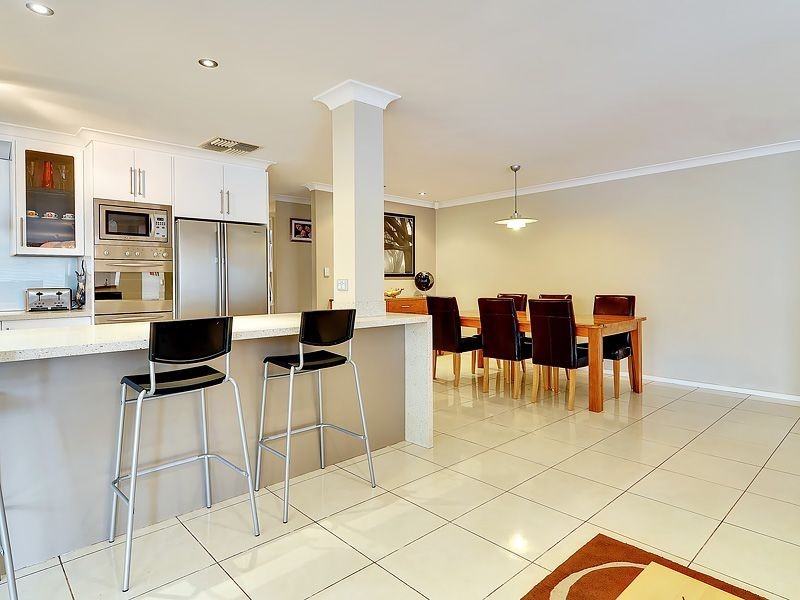 6 Peggs Place, Leeming WA 6149