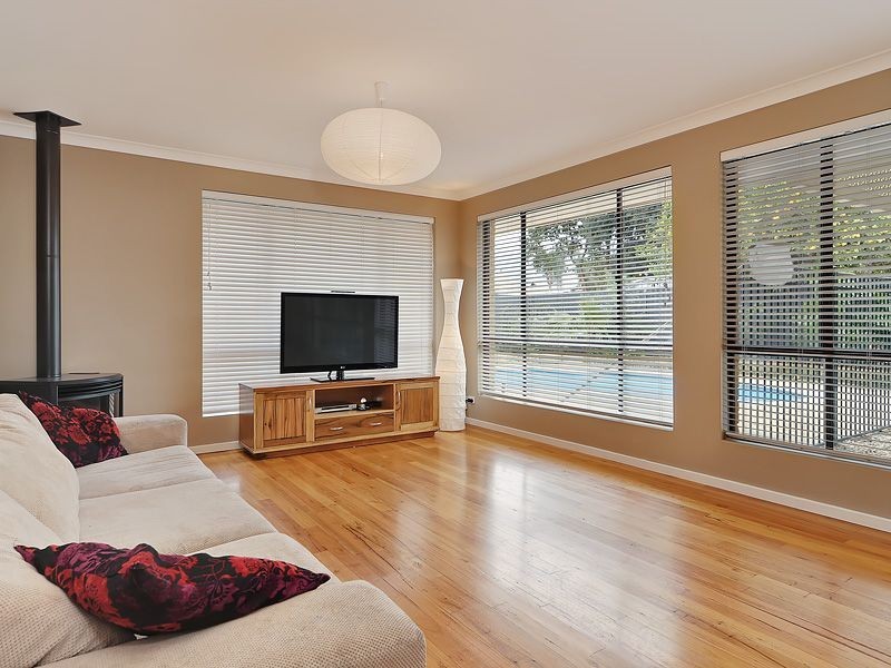 6 Peggs Place, Leeming WA 6149