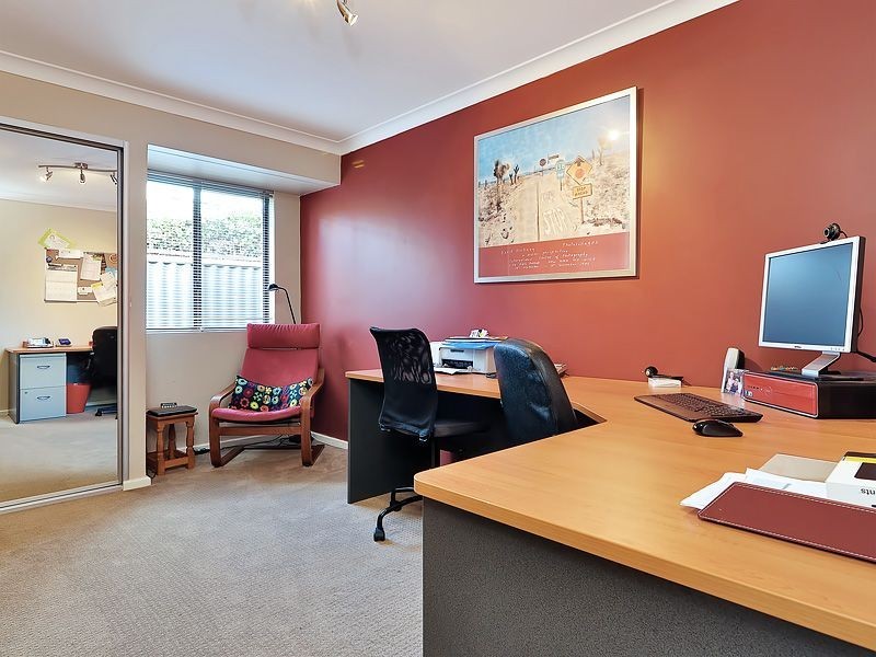6 Peggs Place, Leeming WA 6149