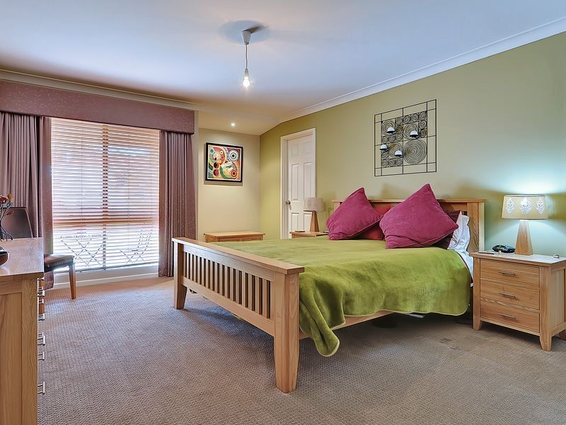 6 Peggs Place, Leeming WA 6149