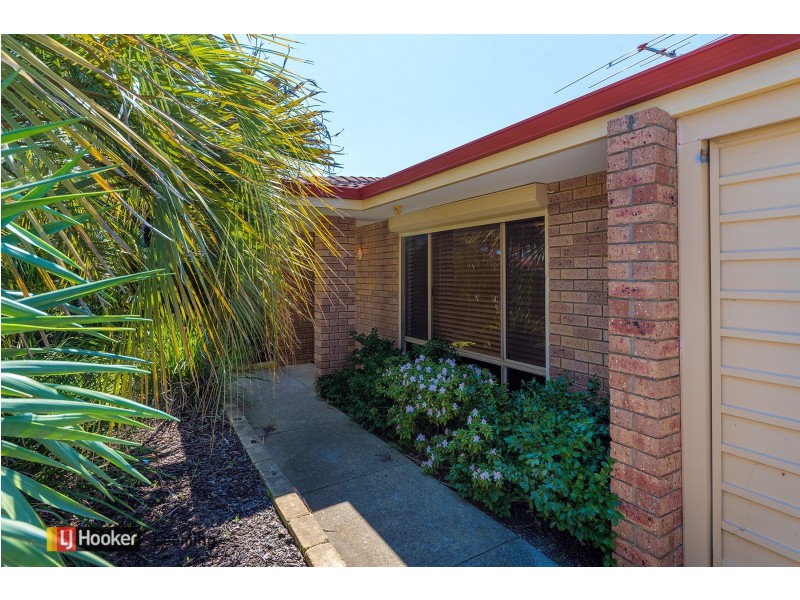 32 Pioneer Drive, Thornlie WA 6108