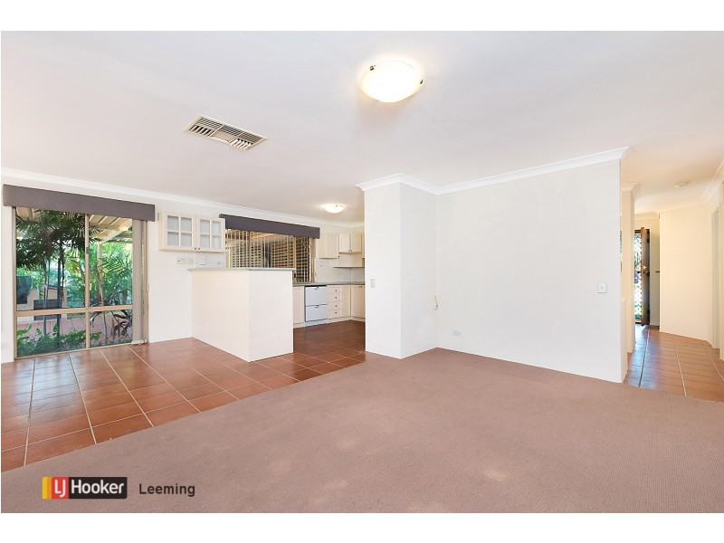 32 Pioneer Drive, Thornlie WA 6108