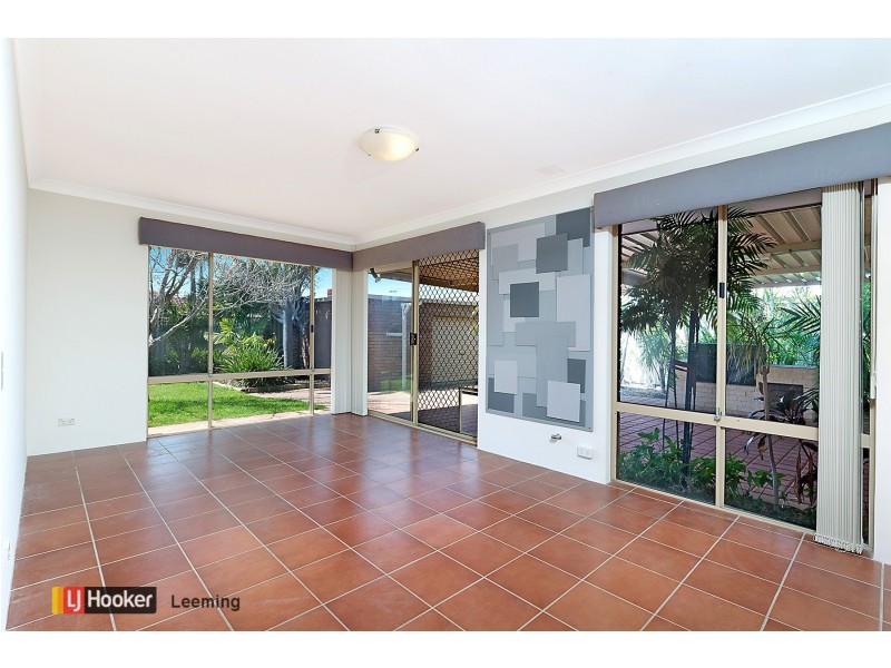 32 Pioneer Drive, Thornlie WA 6108