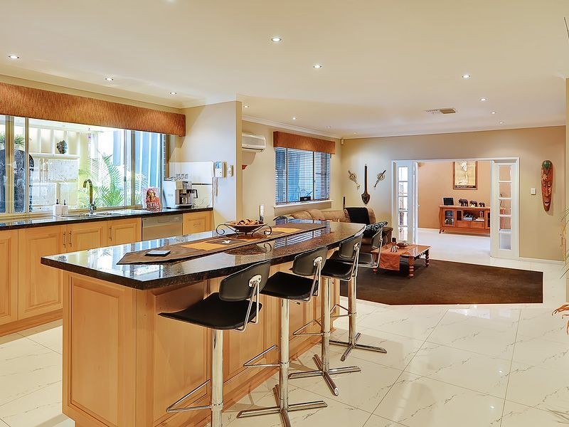 18 Sierra Chase, Leeming WA 6149