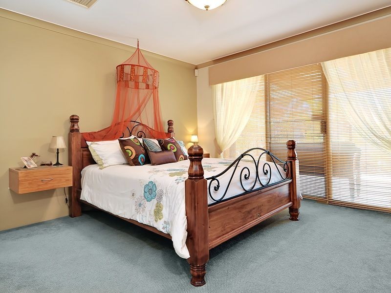 18 Sierra Chase, Leeming WA 6149