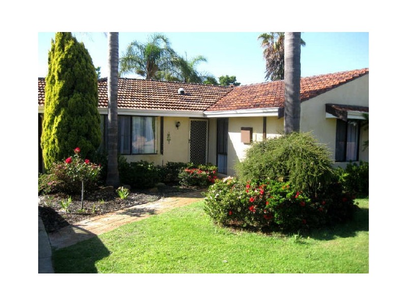 18 Townson Place, Leeming WA 6149