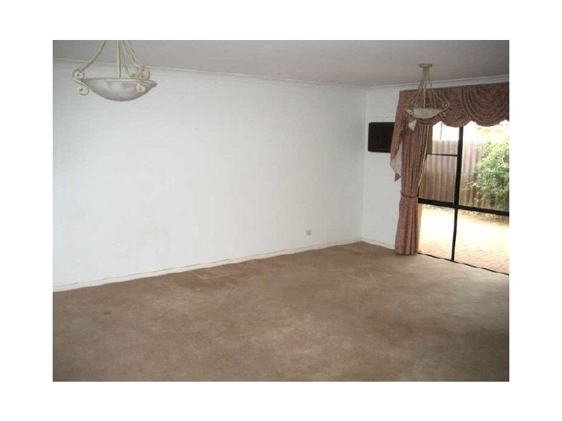 18 Townson Place, Leeming WA 6149