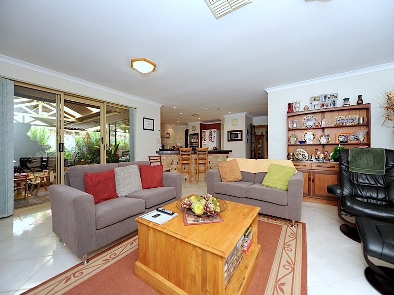 17 Aylesbury Close, Jandakot WA 6164