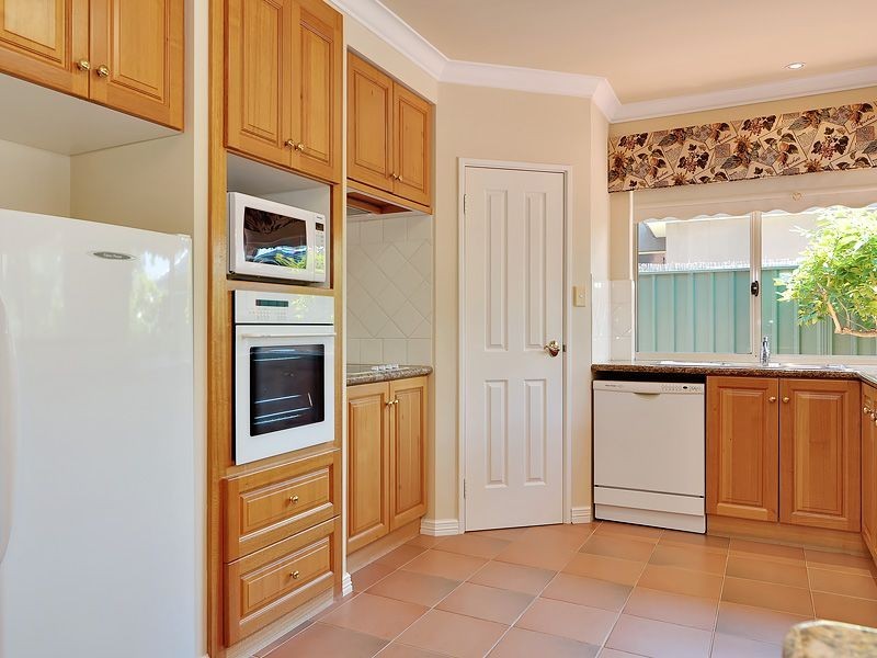 61 Glen Iris Drive, Jandakot WA 6164