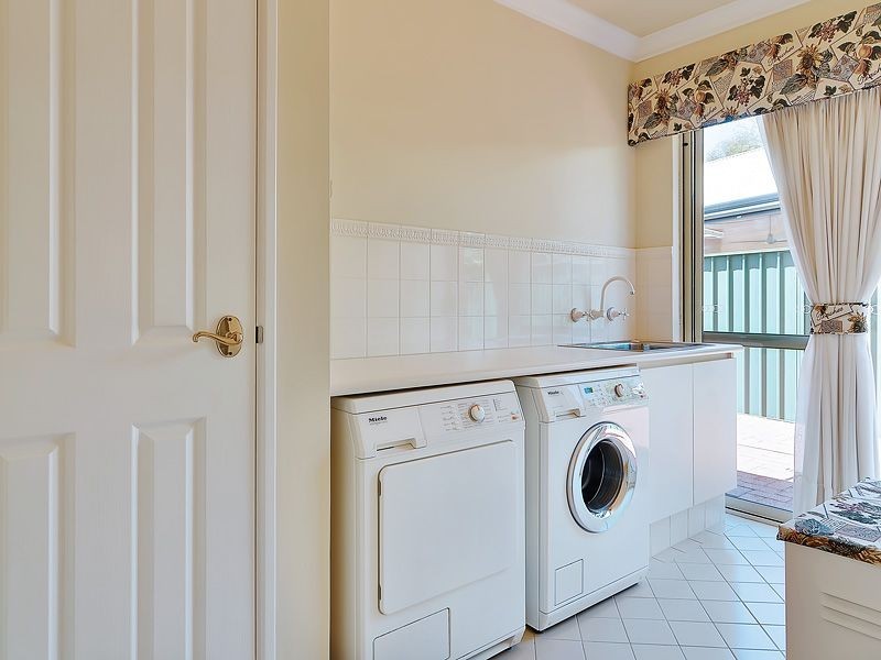 61 Glen Iris Drive, Jandakot WA 6164