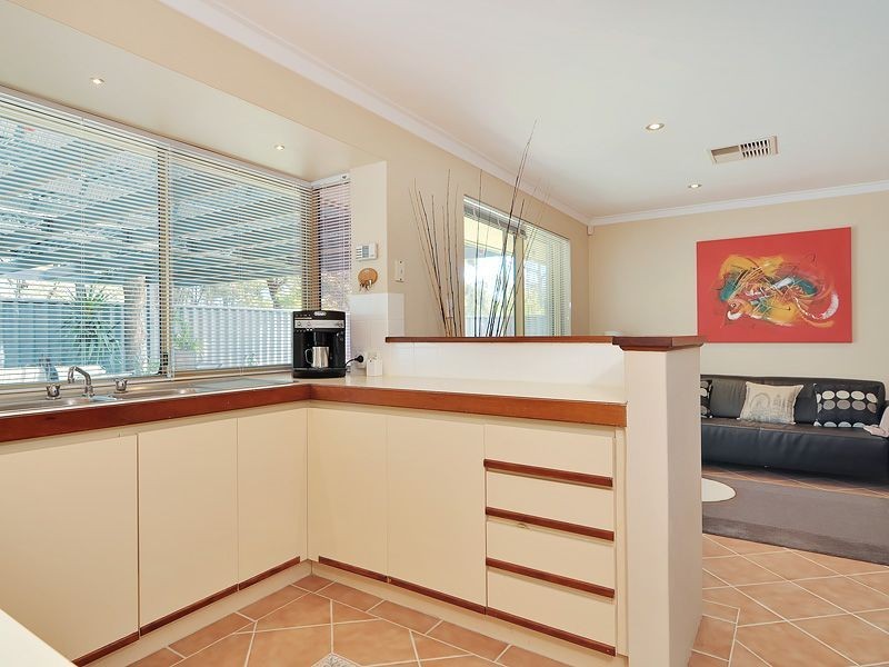 1B Howlett Place, Leeming WA 6149