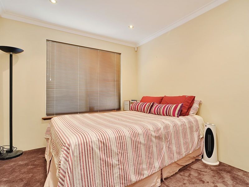 1B Howlett Place, Leeming WA 6149