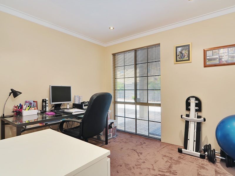 1B Howlett Place, Leeming WA 6149