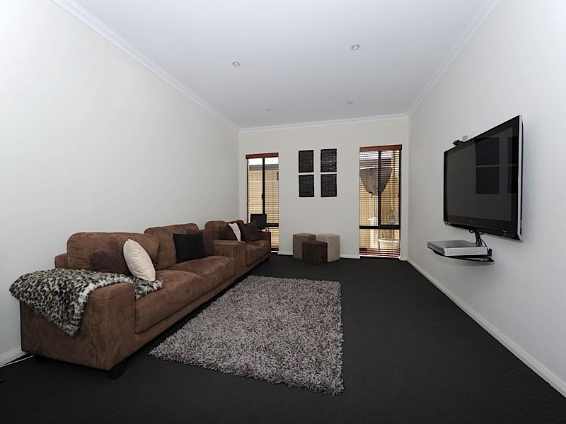 17 Tarwhine Close, South Lake WA 6164