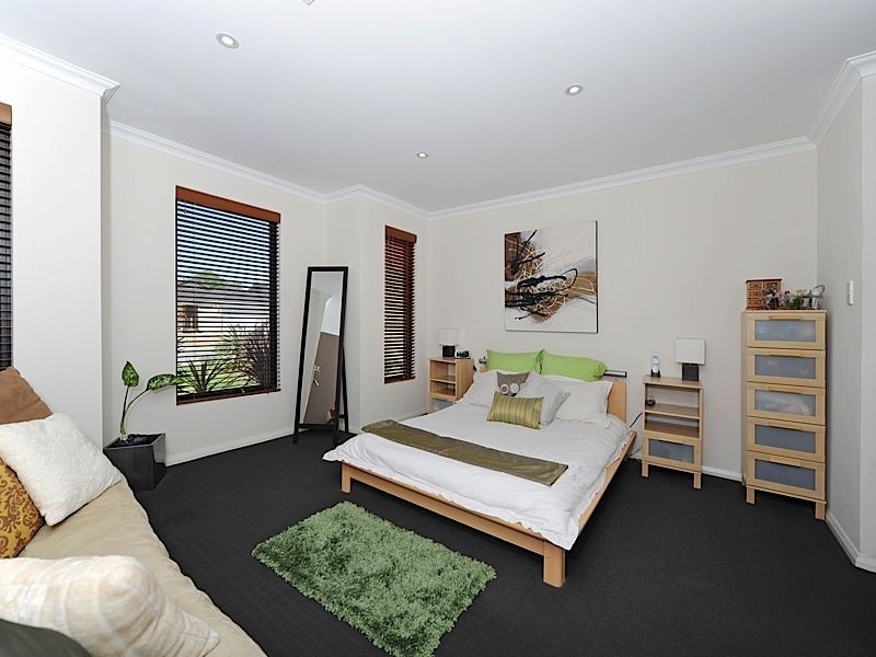 17 Tarwhine Close, South Lake WA 6164