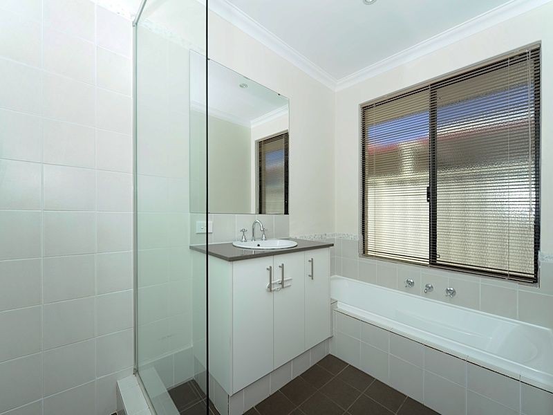 17 Tarwhine Close, South Lake WA 6164