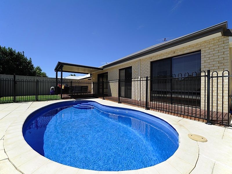 17 Tarwhine Close, South Lake WA 6164