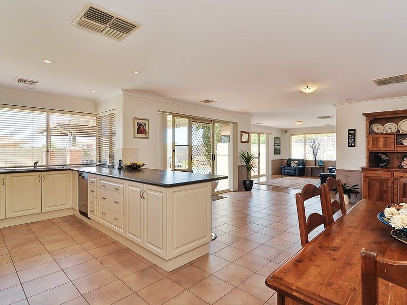35 Sierra Chase, Leeming WA 6149