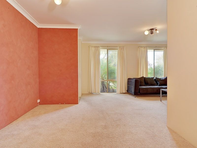 2 Rae Place, Leeming WA 6149