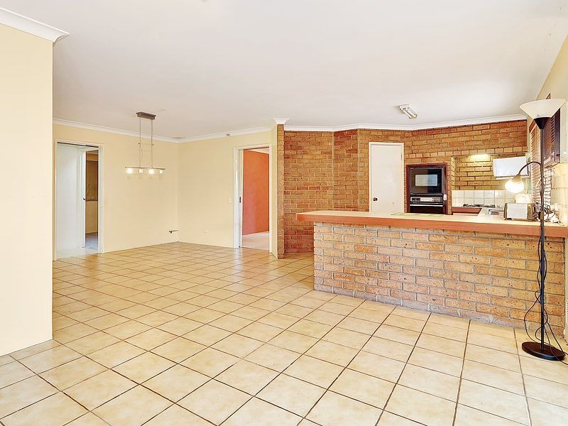 2 Rae Place, Leeming WA 6149
