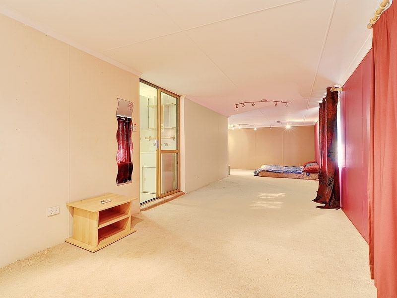 2 Rae Place, Leeming WA 6149