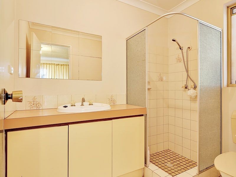 2 Rae Place, Leeming WA 6149