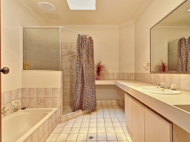 5 Casserly Drive, Leeming WA 6149