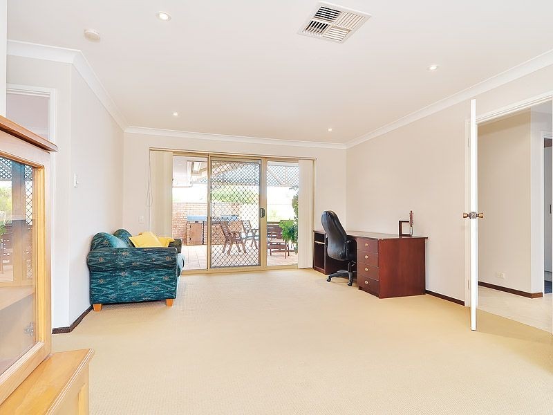 11 Ashton Place, Leeming WA 6149
