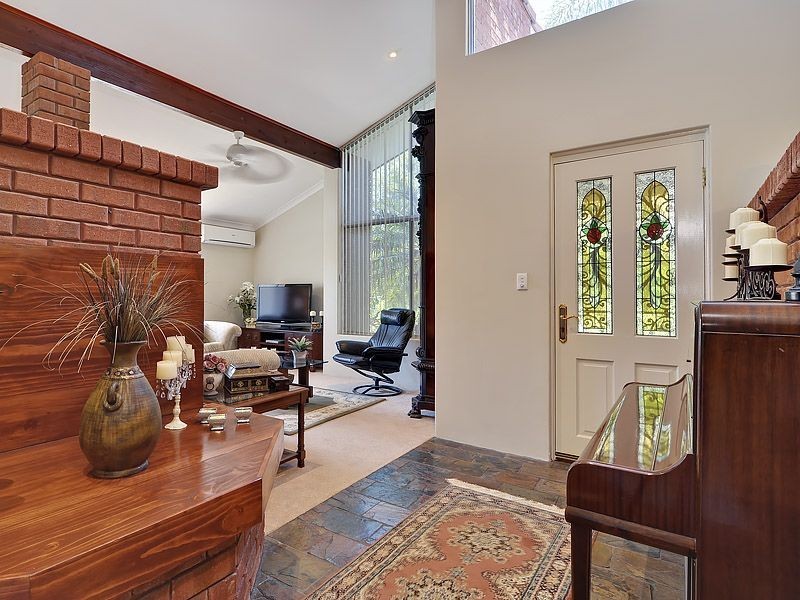 21 Sellen Court, Leeming WA 6149