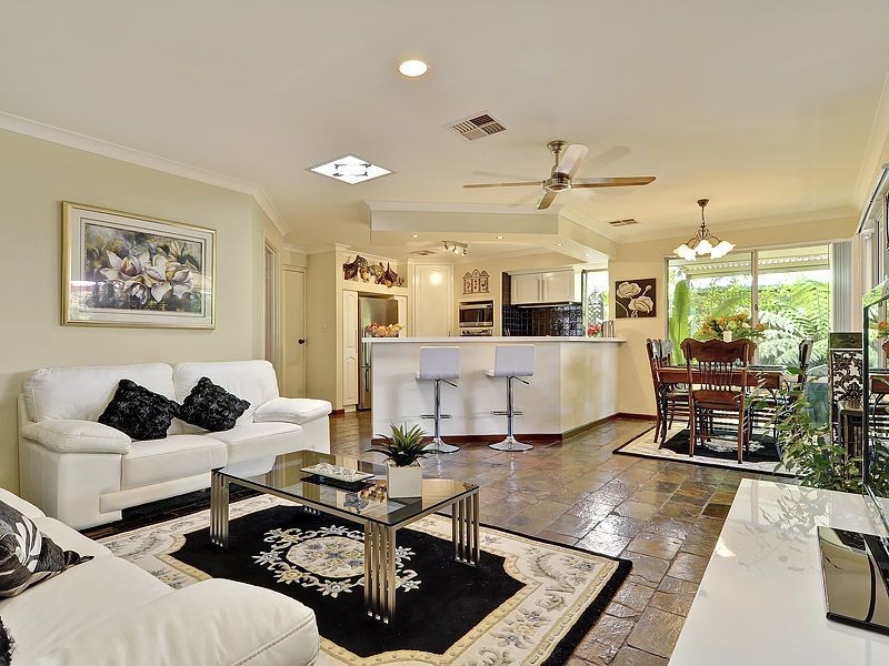 21 Sellen Court, Leeming WA 6149