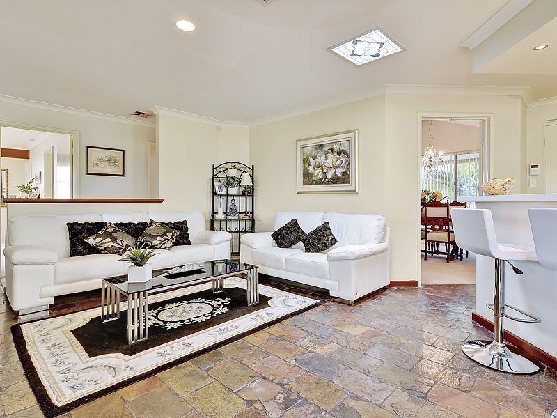 21 Sellen Court, Leeming WA 6149