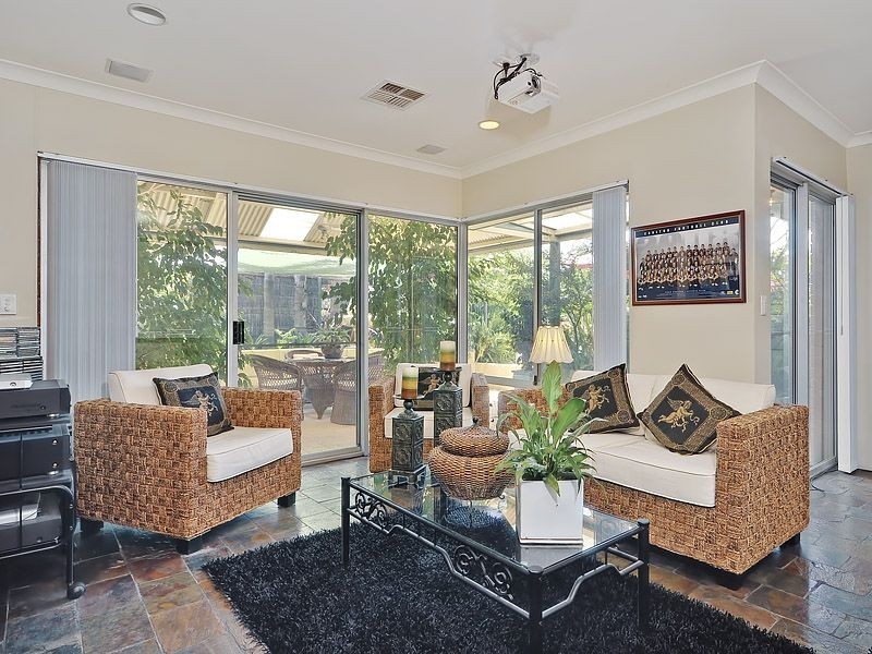 21 Sellen Court, Leeming WA 6149