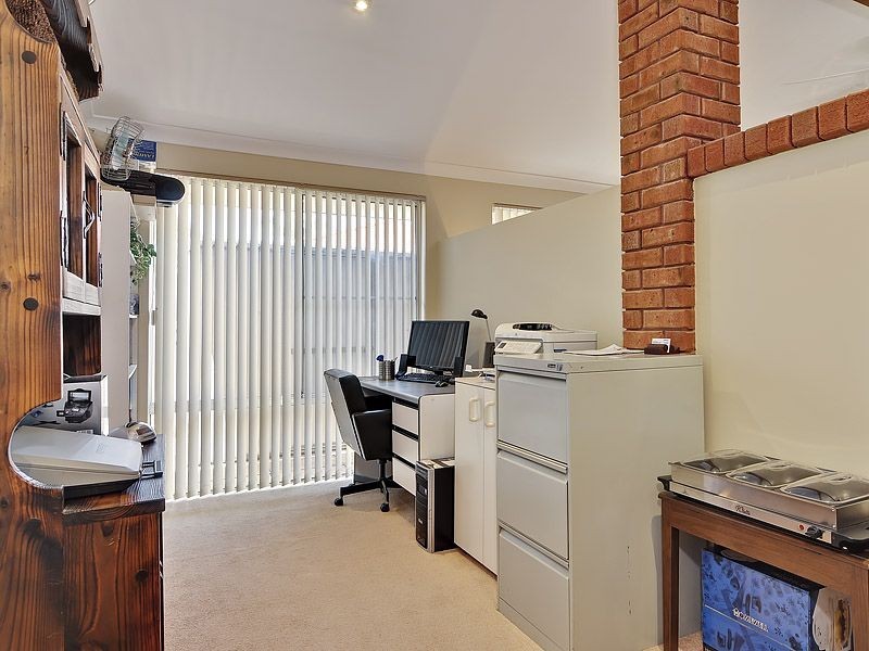 21 Sellen Court, Leeming WA 6149