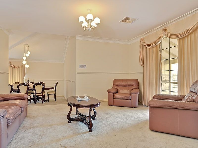 12 Beckley Circle, Leeming WA 6149