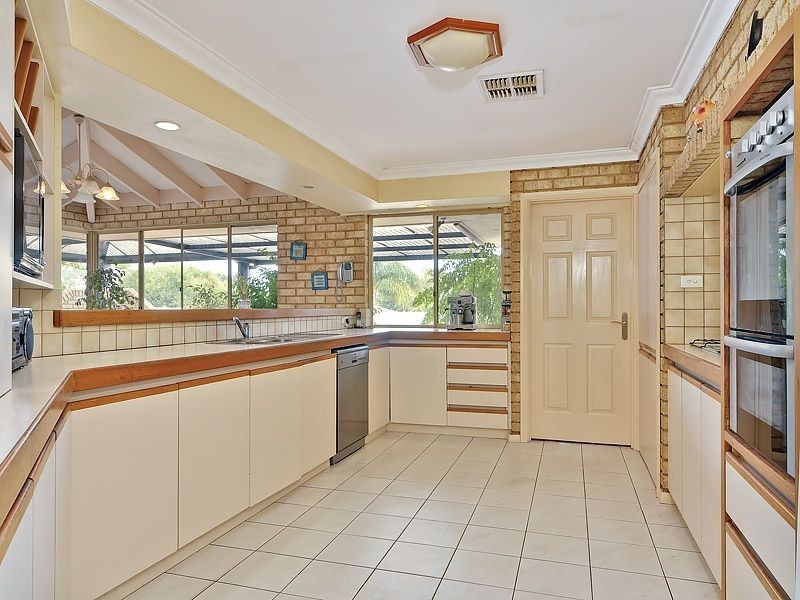 12 Beckley Circle, Leeming WA 6149