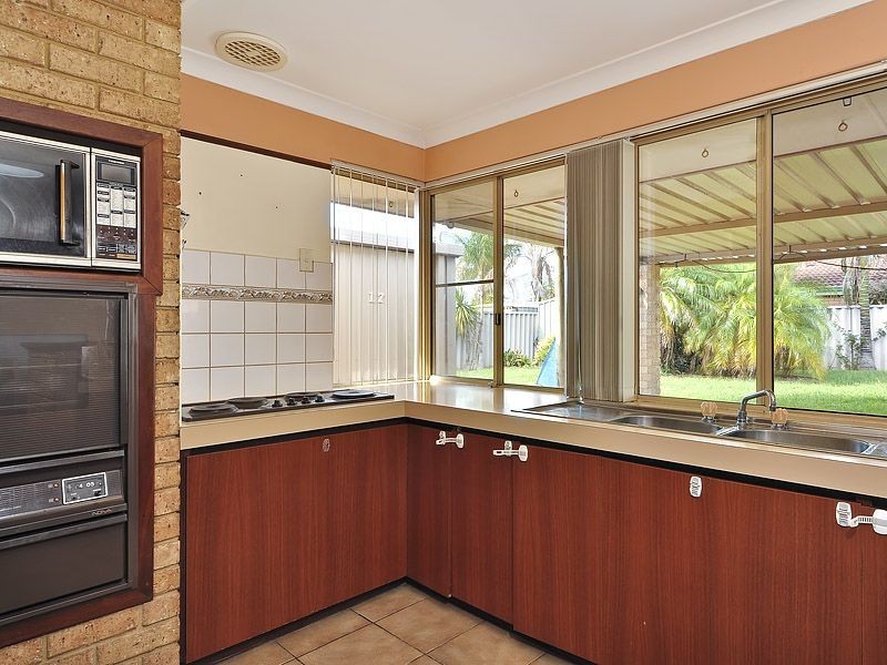 17 Glenway Loop, Cooloongup WA 6168