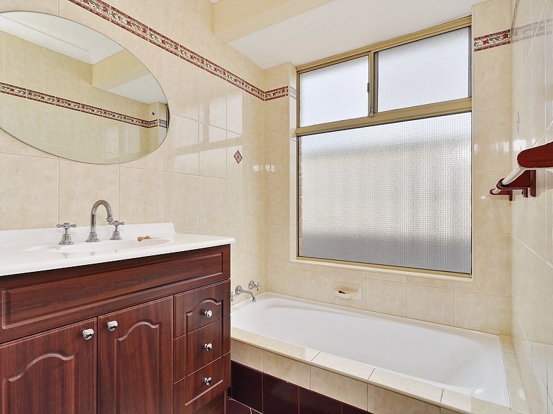 17 Glenway Loop, Cooloongup WA 6168