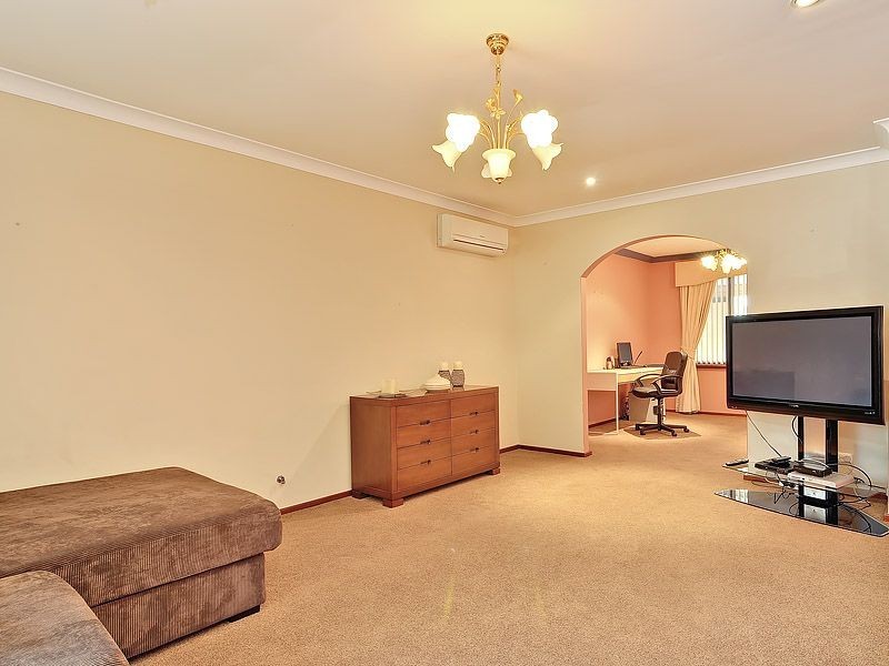 4 Grenfell Way, Leeming WA 6149